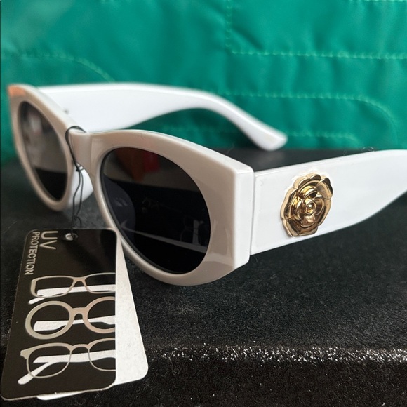 Brand New Shiny White Round Cat Eye Retro Sunglasses Gold Tone Flower Accent